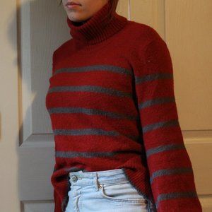 Romeo & Juliet Couture Turtleneck Sweater, size S